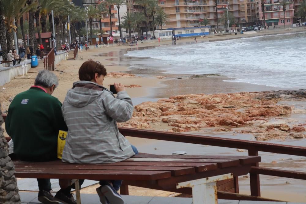 El temporal arrasa las playas de la Vega Baja