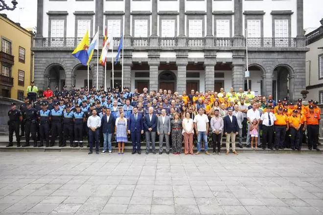 Homenaje a los trabajadores que participaron en las labores de extinción de los incendios de Gran Canaria