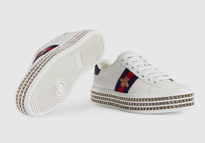 Zapatillas Gucci con brilli brilli en la suela. (Precio: 980 euros)