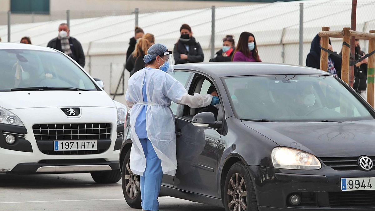 Colas en la Fe para hacerse pruebas PCR