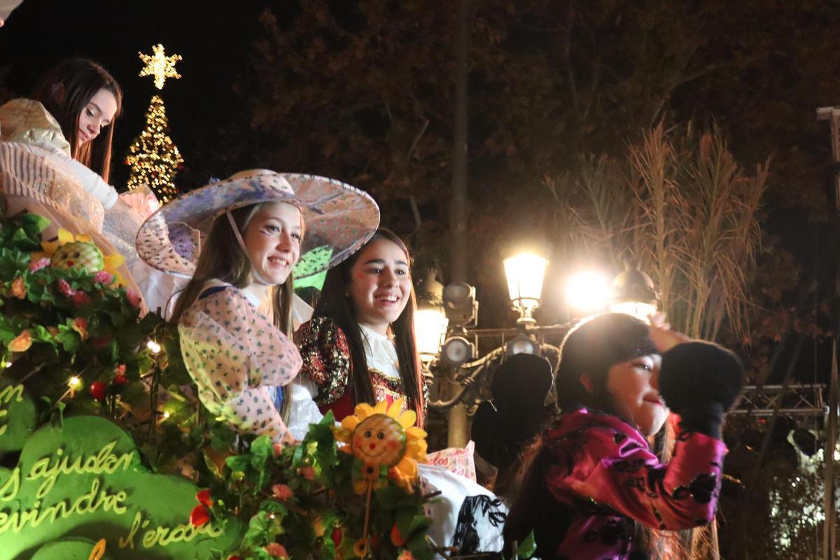 Vuelta a casa de Laura, Paula y las falleras 2023