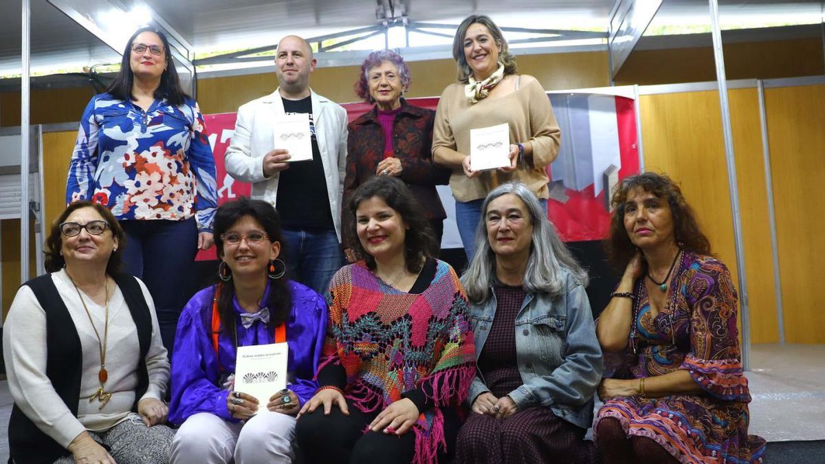 La poeta Juana Castro cerró una lectura poética junto a Rafaela Hames, María Pizarro, Carmen Pérez, Carmela Cuello, Sara Toro, Salvadora Drome y Ana B. Ramos.