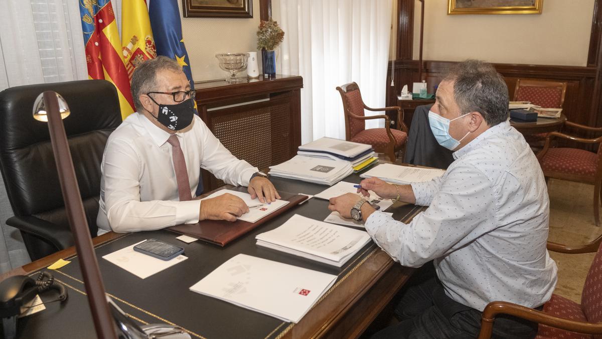 El presidente Martí con el diputado Agustí.