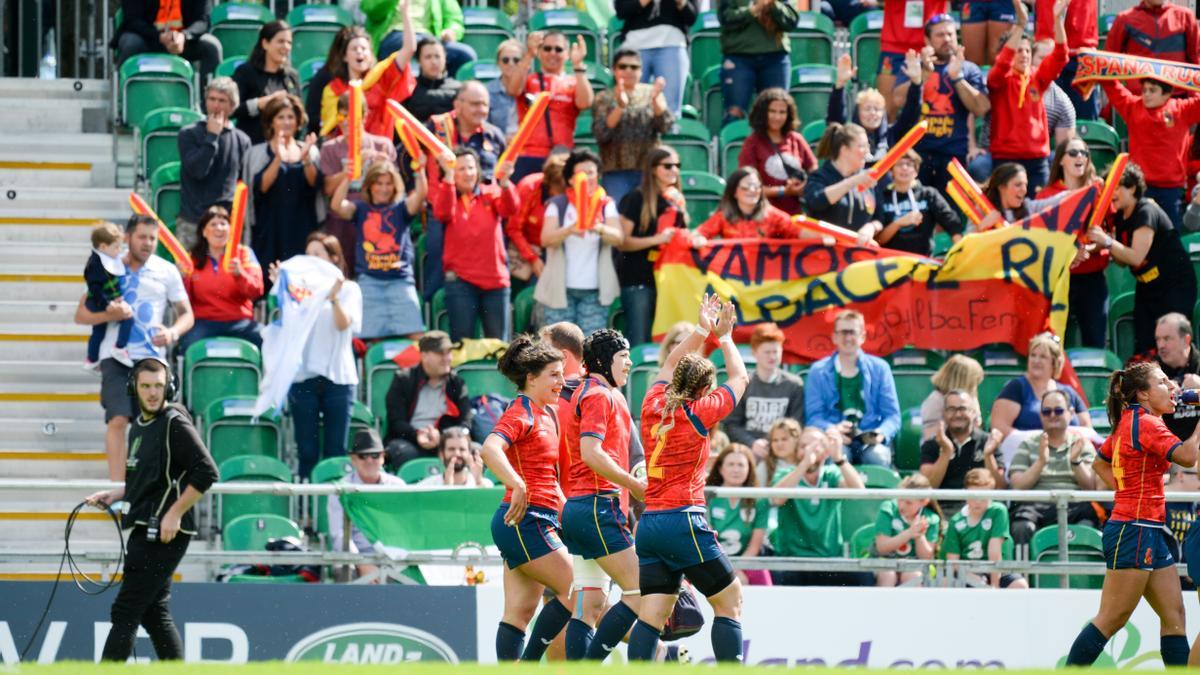 Jugadoras de la selección española de rugby, durante un partido.