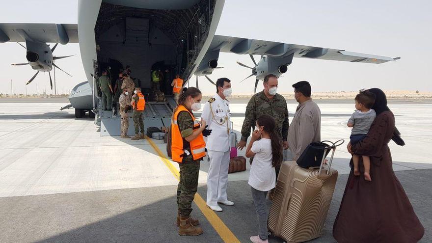 Segundo avión español con 110 afganos que huyen del horror