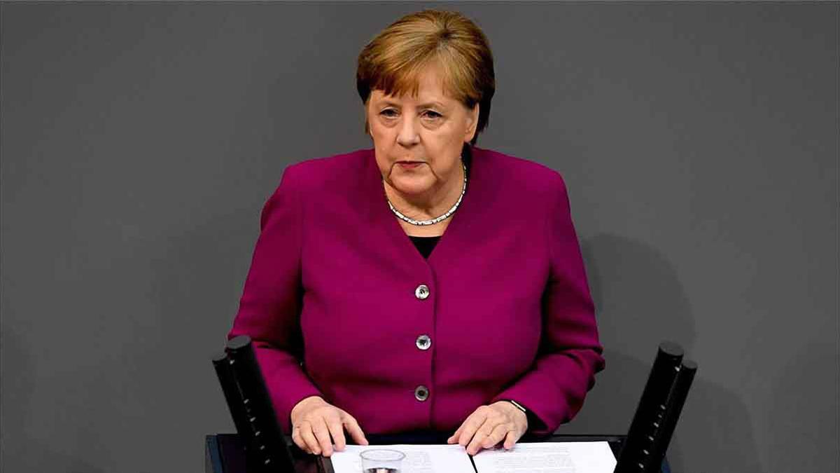 Angela Merkel confirma la vuelta del fútbol alemán