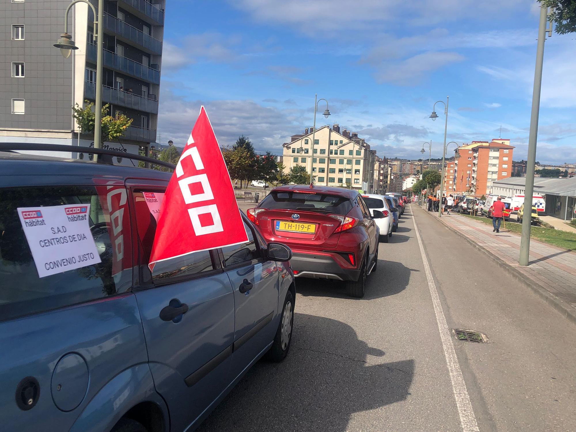 En imágenes: Sindicatos y trabajadoras de ayuda a domicilio protagonizan el inicio del Día de Asturias en Corvera