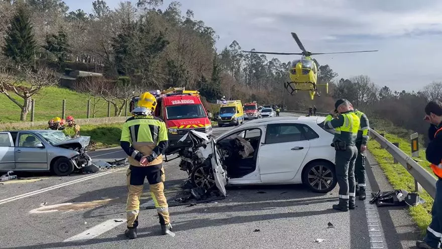 Muere una compostelana en un choque frontal en Ames