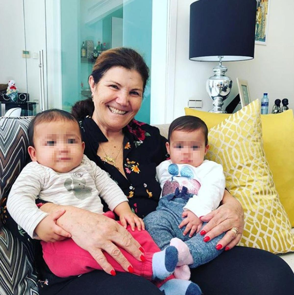 Dolores Aveiro con los mellizos