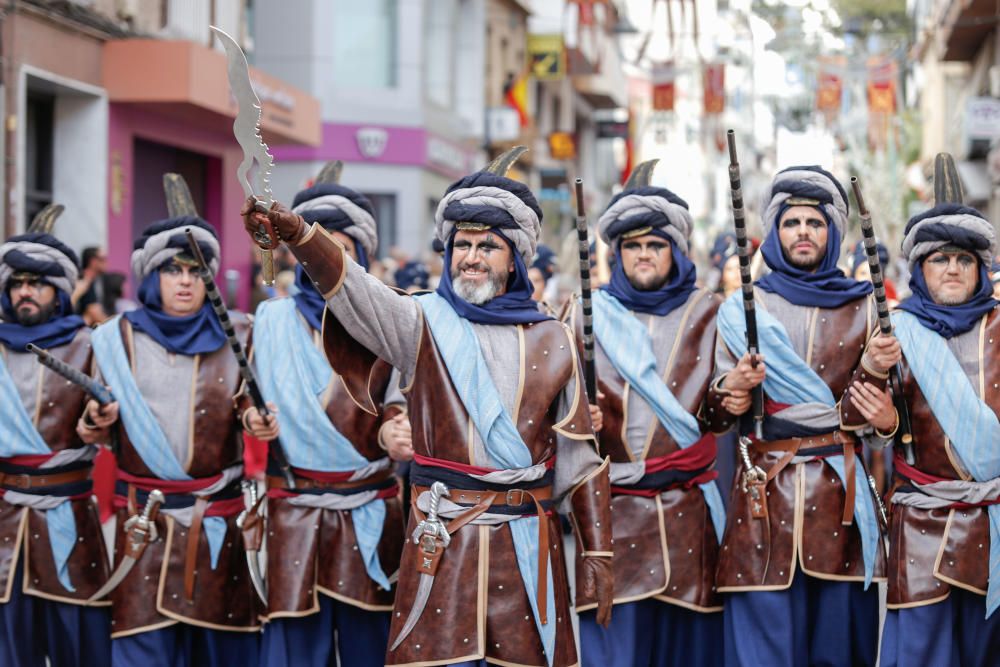 El bando de la media luna ofreció un majestuoso espectáculo en el segundo gran desfile de los Moros y Cristianos de la ciudad