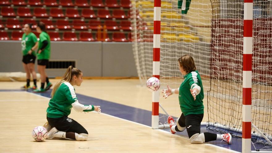 Ceci dispara a Ana Rodríguez en un entrenamiento.