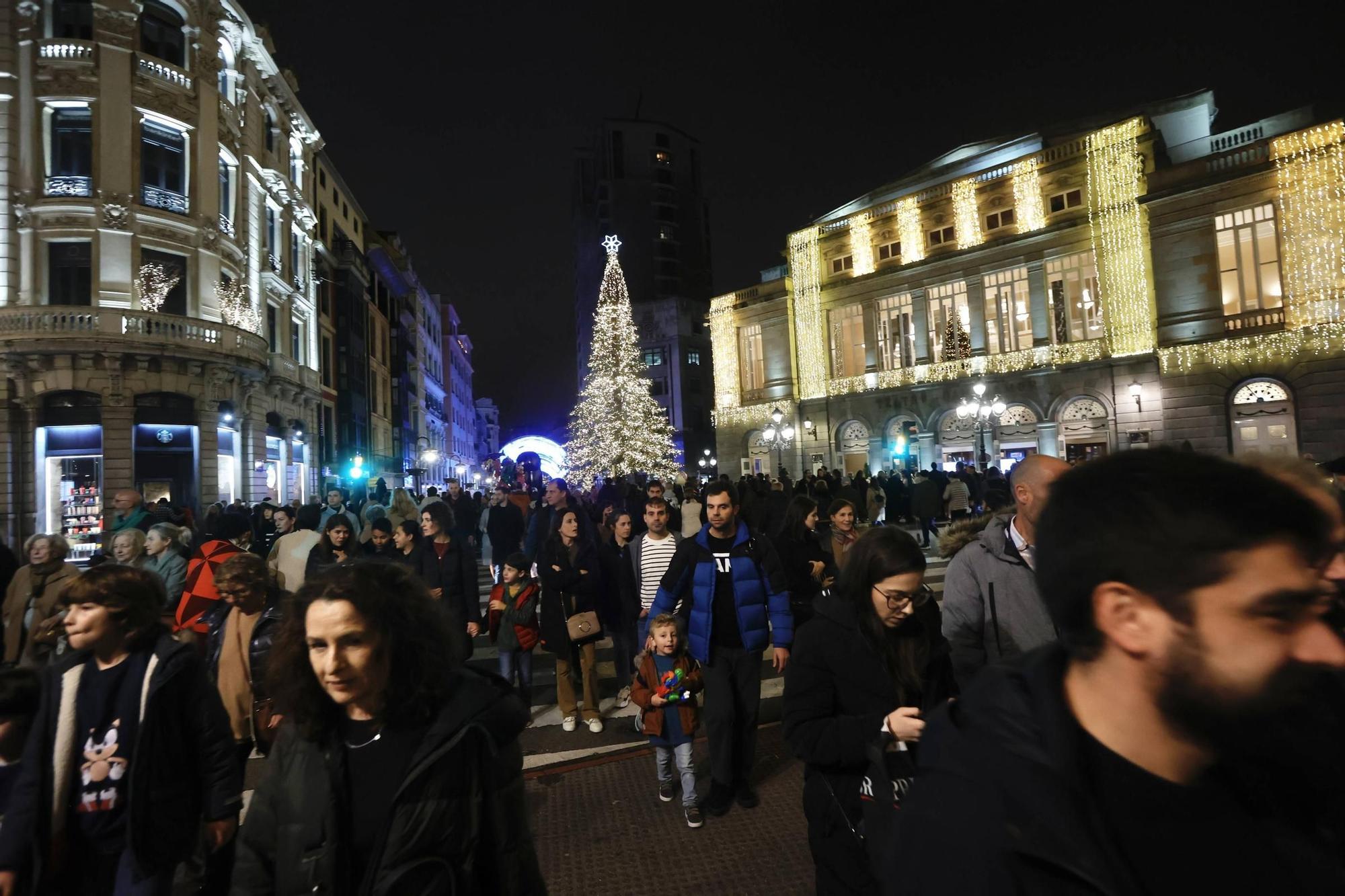 EN IMÁGENES: Asturias y sus visitantes "flipan" a más de 20 grados en Navidad: "Esto no es normal