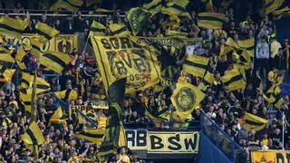 El Borussia Dortmund traslada el muro amarillo a París