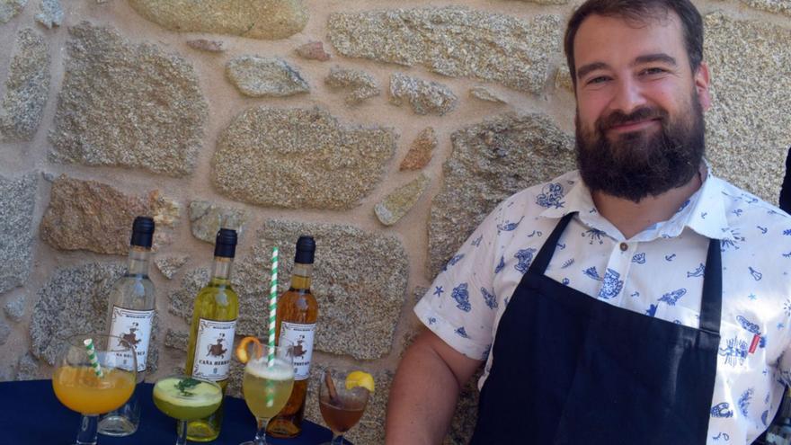 El chef Álex Iglesias reinventa la caña de Valga con cuatro cócteles de autor