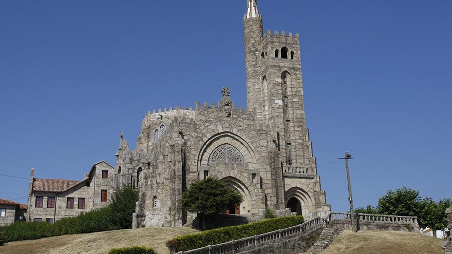Piden al obispo la retirada de símbolos franquistas de las iglesias de Nigrán