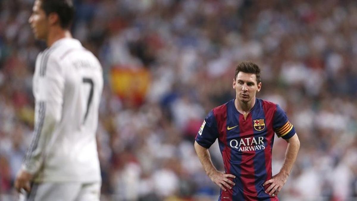 Lionel Messi y Cristiano Ronaldo durante el clásico del pasado octubre en el Bernabéu