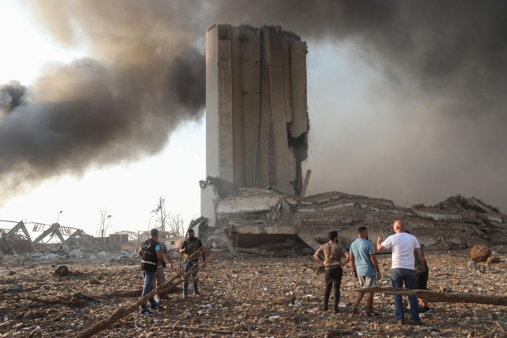 Explota un magatzem ple d'explosius al port de Beirut