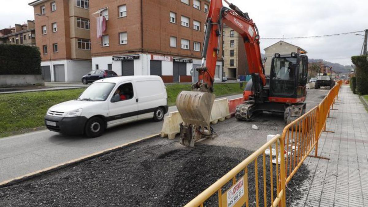 Obra de la avenida de Lieres en Lugones parada por falta de materiales.