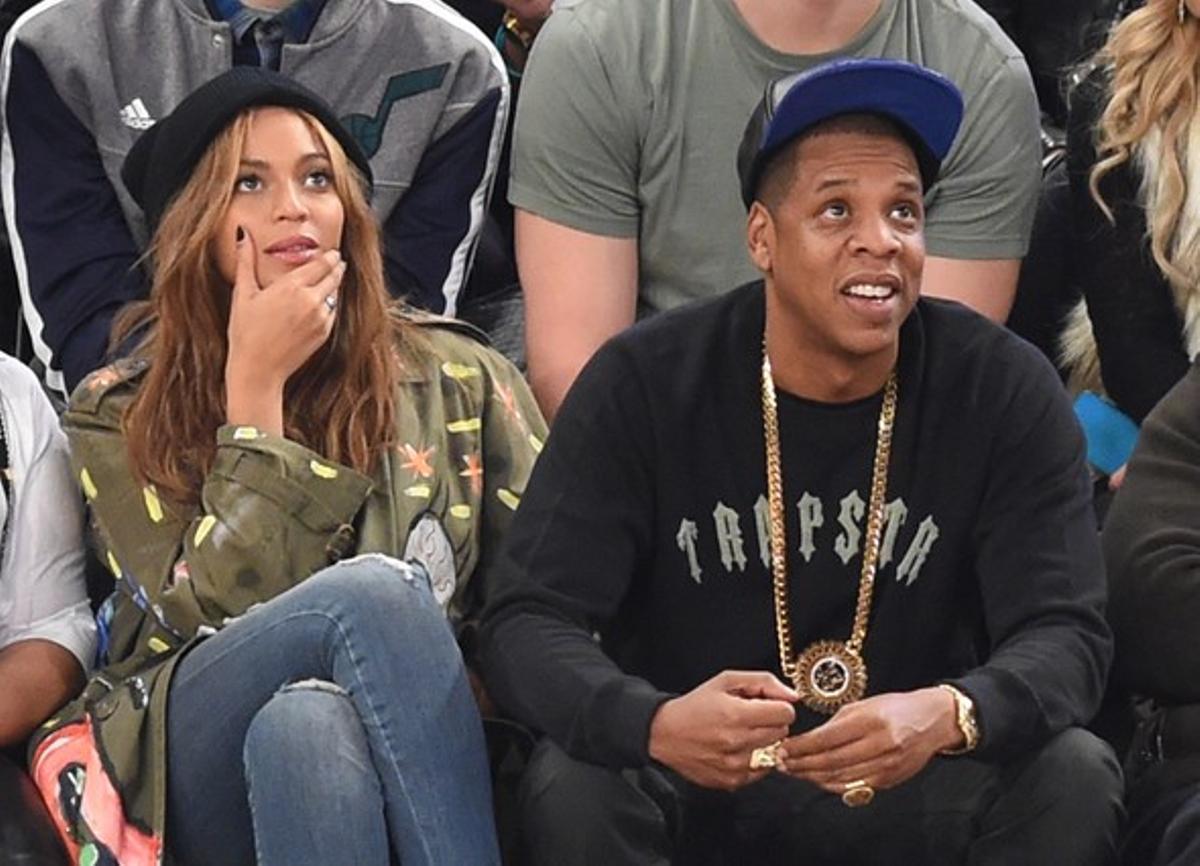 Beyoncé i el seu marit, Jay Z, entre el públic, animant.