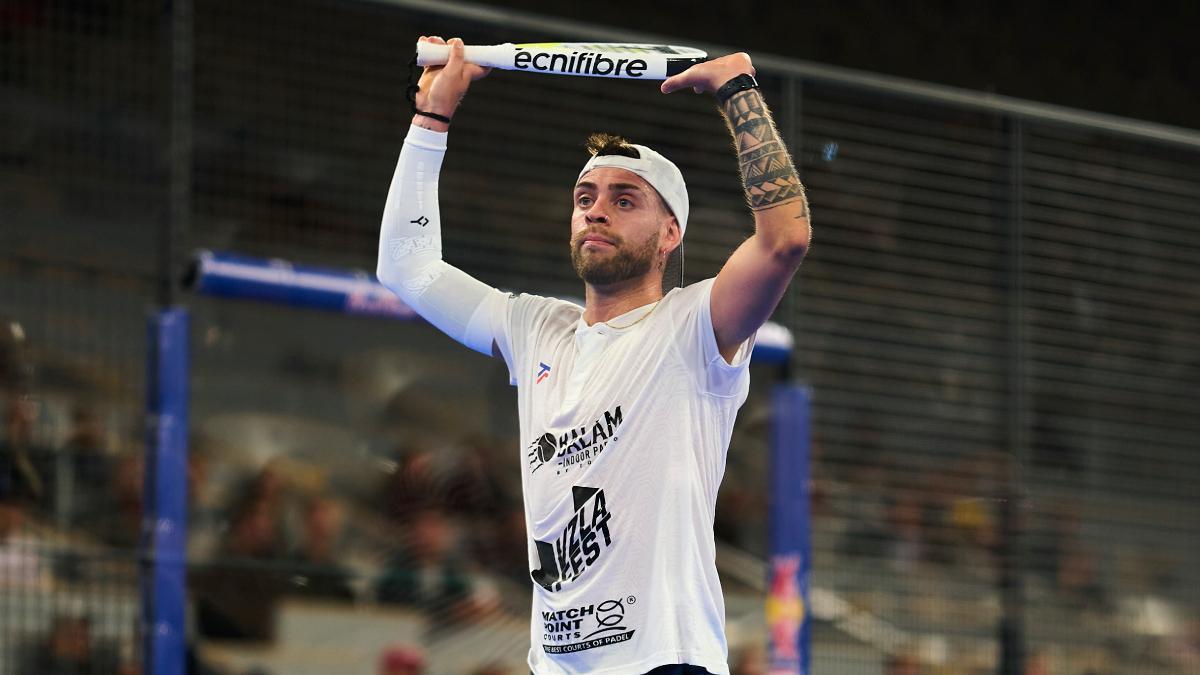 Gonza Alfonso celebrates during a professional padel match