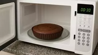 Delicioso bizcocho de avena con chocolate de 30 calorías por porción sin horno y sin azúcar