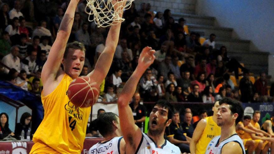 Uno de los encuentros del pasado torneo. // Iñaki Abella