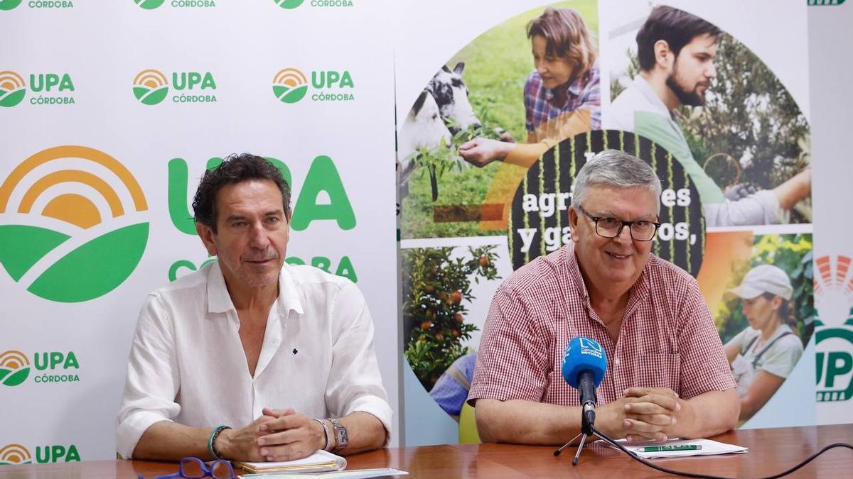 Francisco Moreno y Miguel Cobos, durante la rueda de prensa de presentación del candidato.