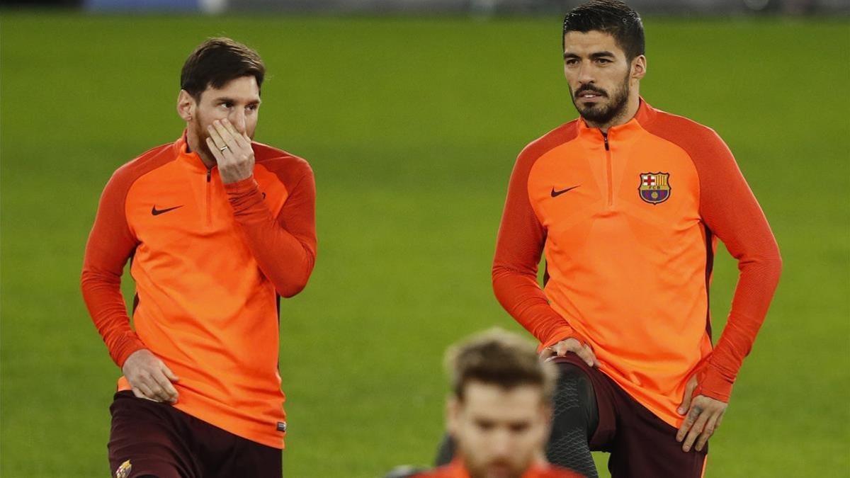 Messi y Suárez, en el entrenamiento en Stamford Bridge.