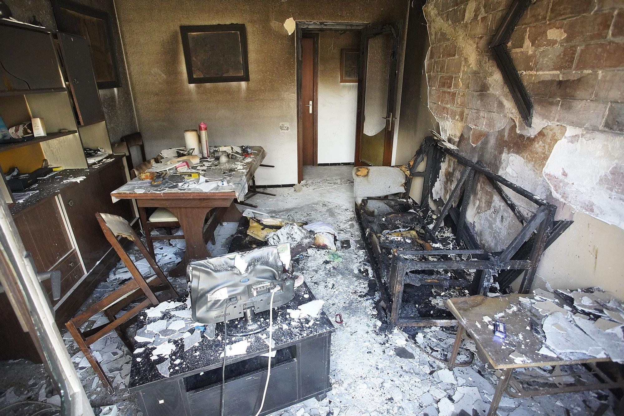 Detenen un home per calar foc a la casa familiar de Sant Antoni amb els pares a dins