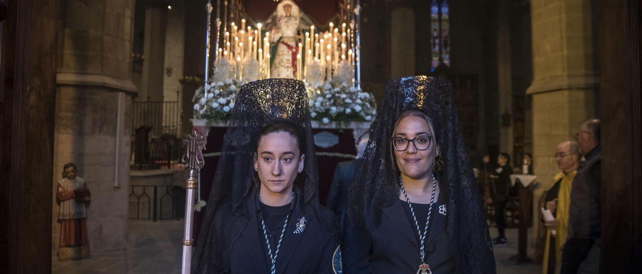 Sortida de la Seu de dues madrines i del pas de la Germandat de Nostra Senyora de l’Esperança Macarena, l’any passat