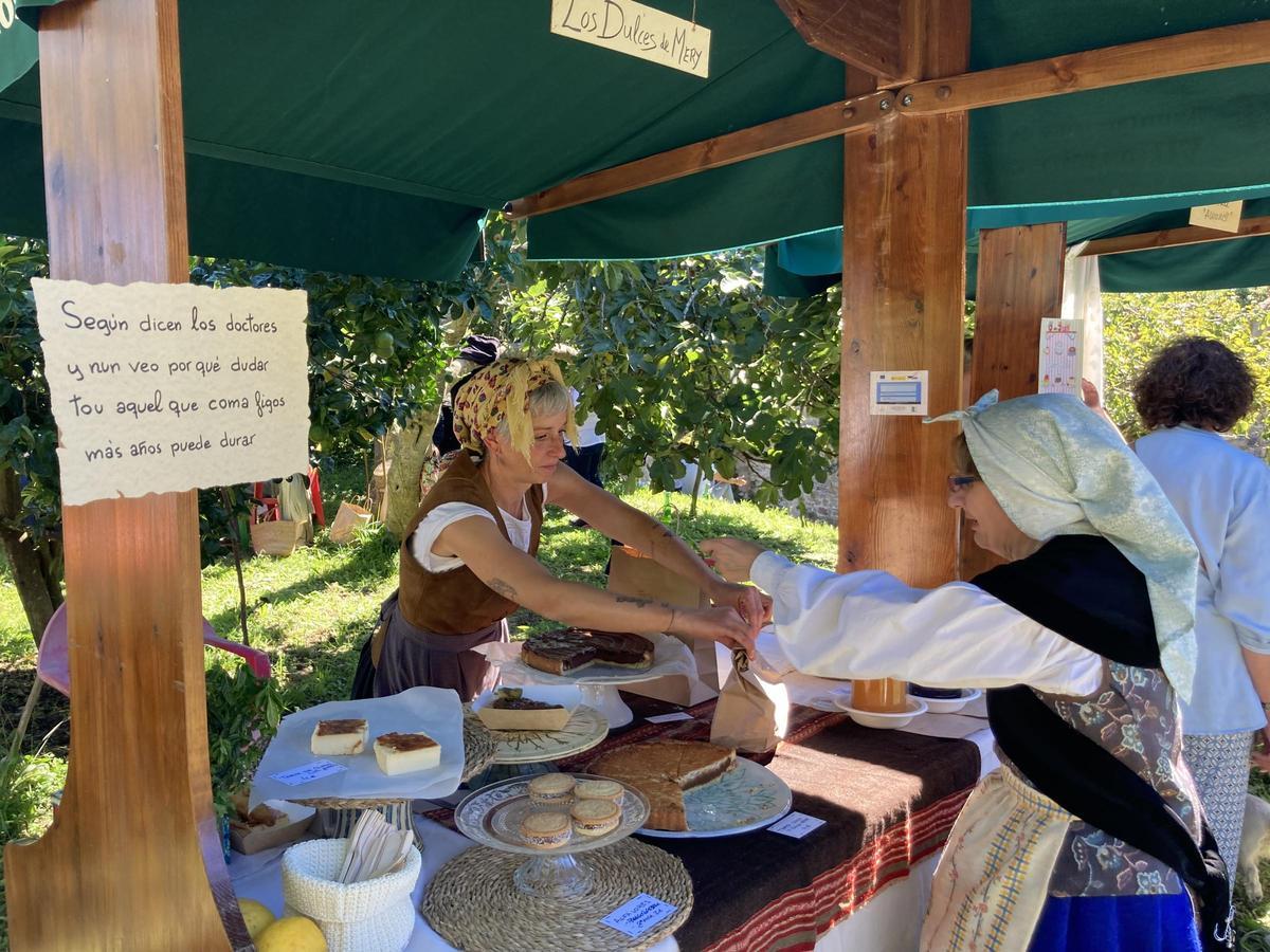 El ambiente "más guapo y asturiano" en la Feria de los Figos de Rozaes: así discurrió la soleada jornada de domingo