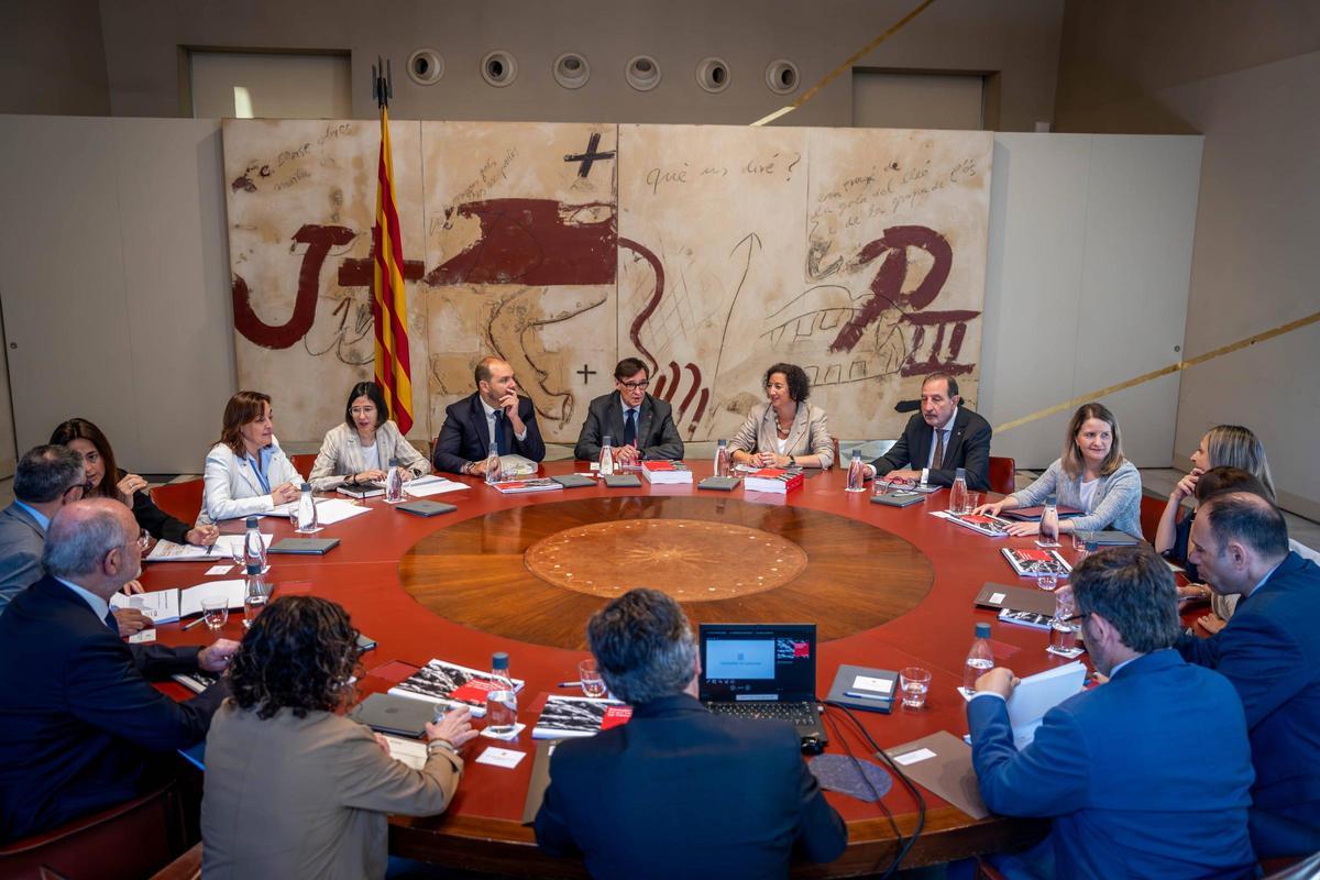Salvador Illa,Alícia Romero y el resto del Govern en la reunión extraordinaria del Consell Executiu donde se ha aprobado el proyecto de presupuestos del 2026.