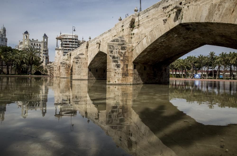 Actividades en el jardín del Túria, el antiguo cauce del río en València.