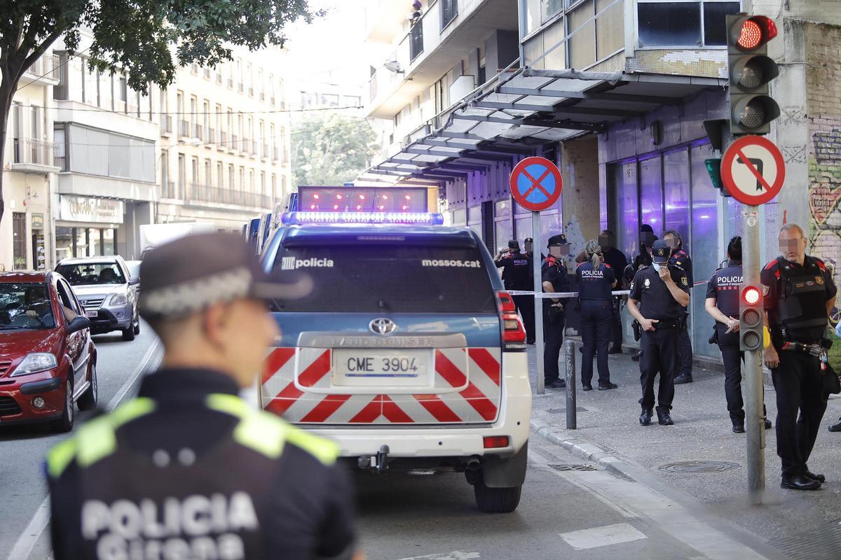 Un dispositiu policial a la ronda Ferran Puig, l'agost de l'any passat.
