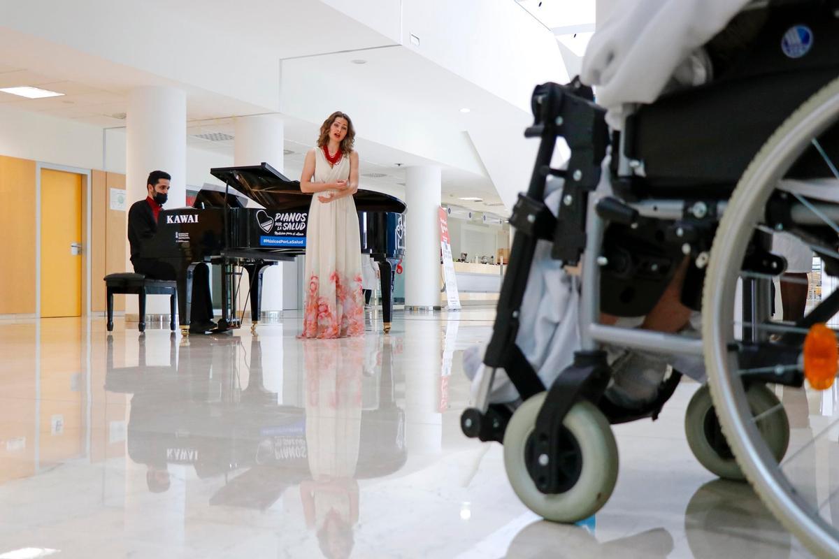 Microconcierto de piano en un hospital.