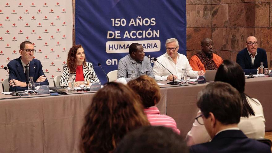 Mesa redonda de Cruz Roja sobre Migraciones celebrada en Presidencia del Gobierno de Canarias. | | MARÍA PISACA