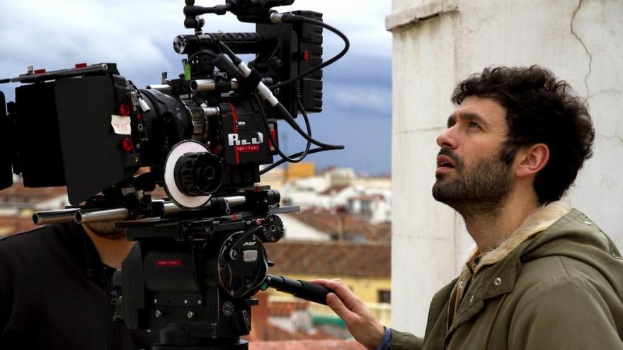 El realizador madrileño Rodrigo Sorogoyen, que recibirá el Premio Eloy de la Iglesia del Festival de Málaga, durante un rodaje.