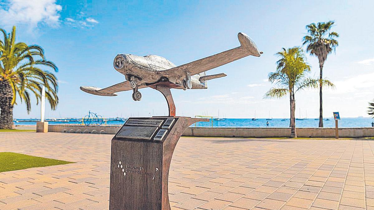 La cultura aeronáutica es parte de la cultura de San Javier, tal y como se aprecia en Santiago de la Ribera