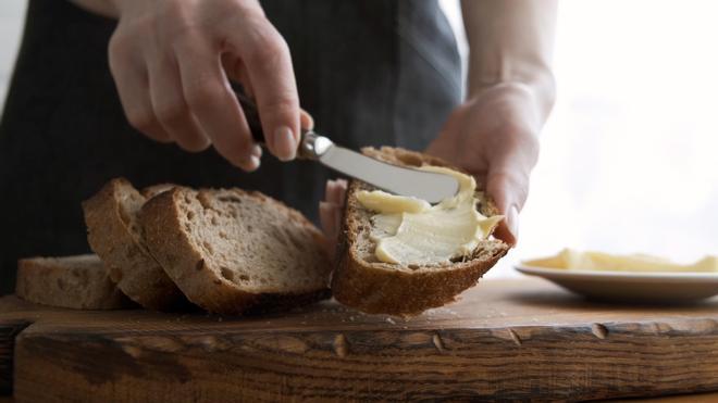 La tradición del pan con mantequilla es para ahuyentar la hambruna durante el nuevo ciclo