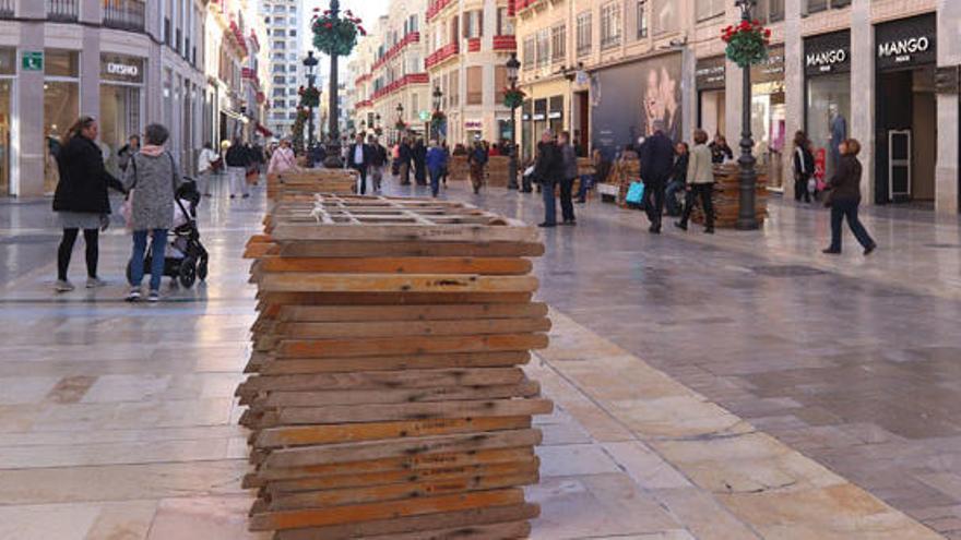 Sillas en la calle Larios.