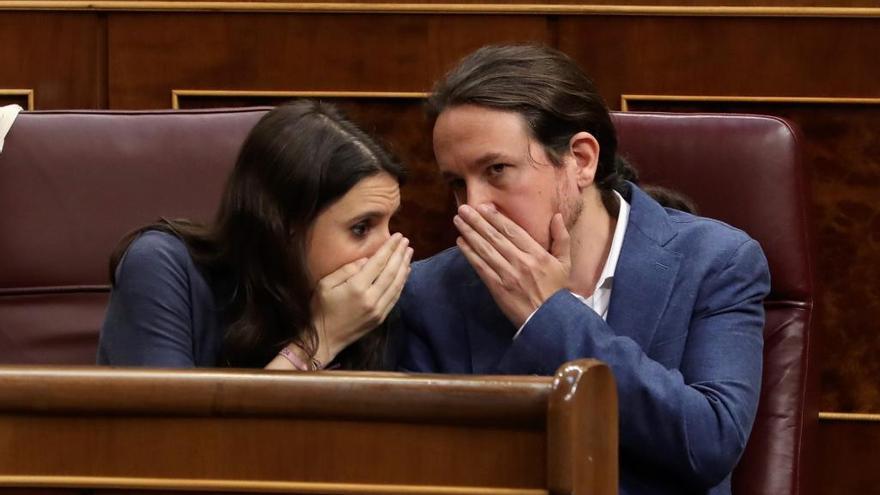 Irene Montero y Pablo Iglesias, esta mañana en el Congreso.