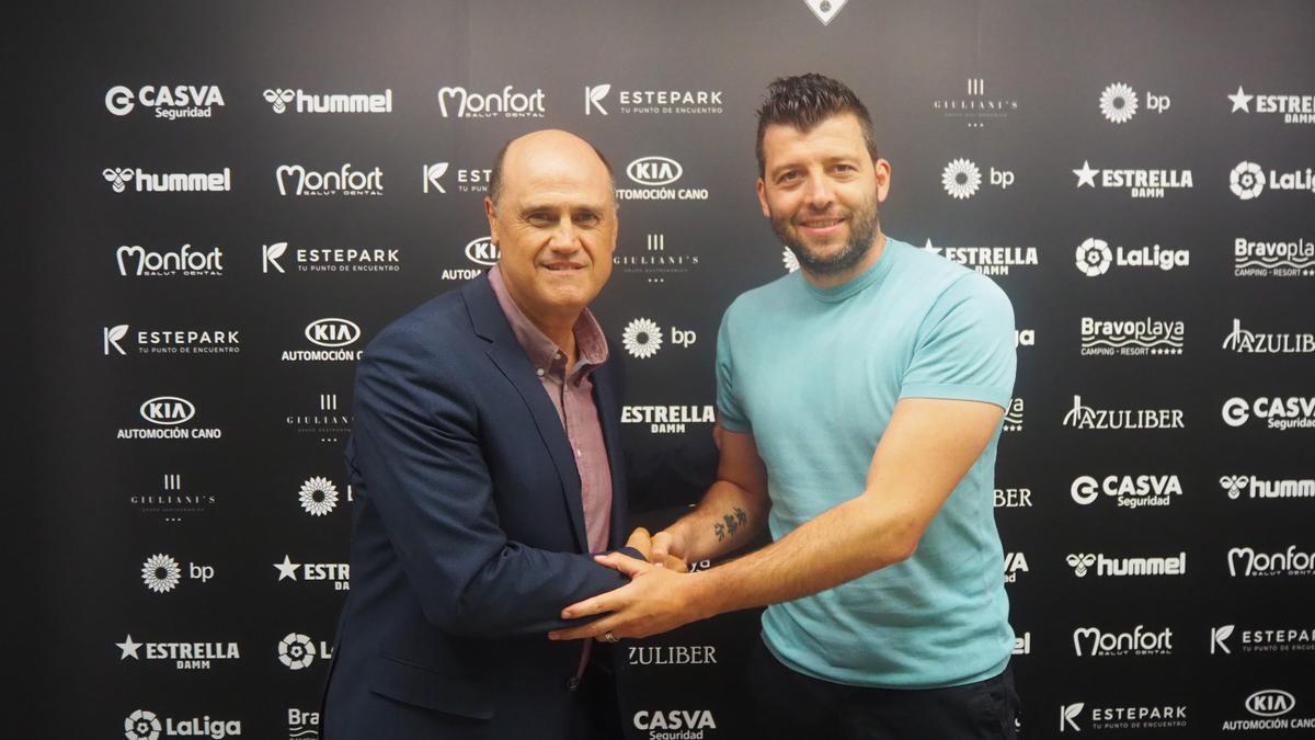 Fernando Gómez Colomer y Ángel Dealbert, en la sala de prensa del Estadio Castalia.