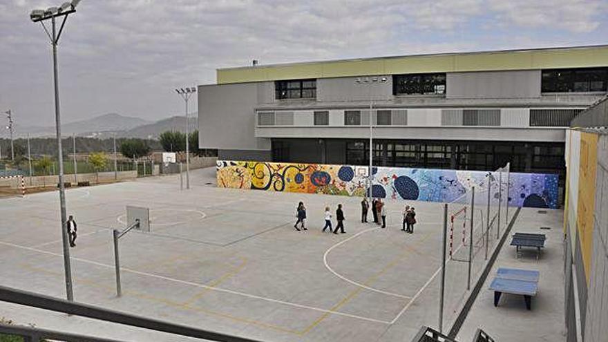 Instal·lacions de l&#039;escola l&#039;Olivar de Castellnou, on actualment es fa fins a sisè de primària