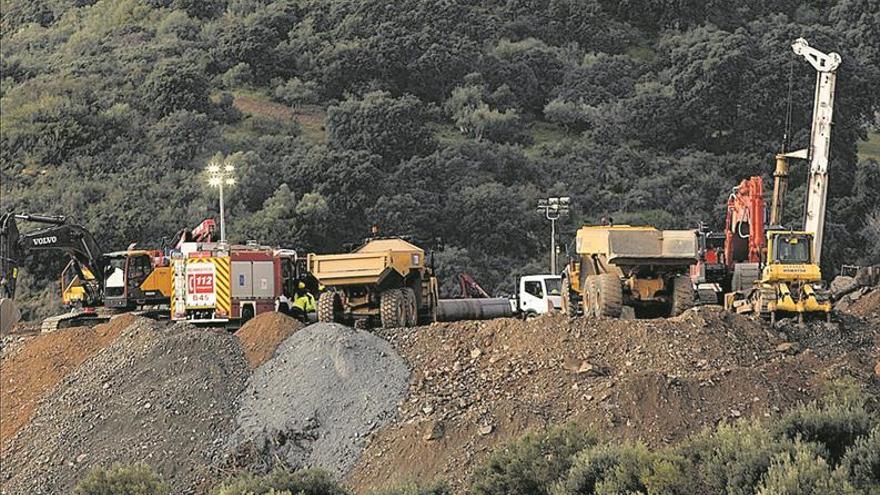 Los técnicos terminan la excavación del pozo vertical para llegar a Julen