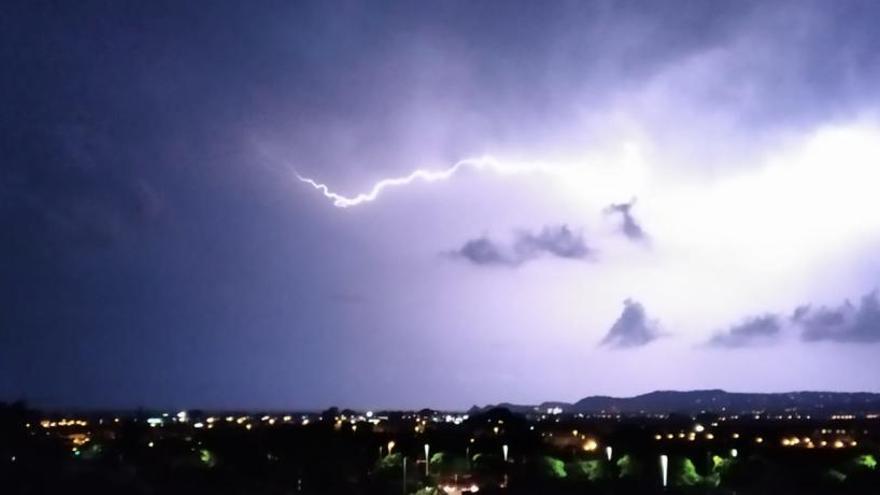 Espectacular tormenta eléctrica en la Marina Alta