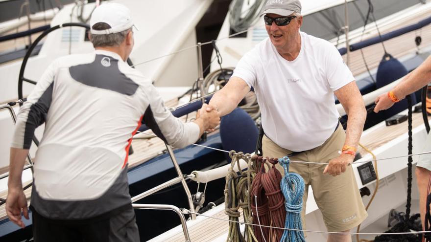 Felipe VI y Harald de Noruega se saludan tras competir