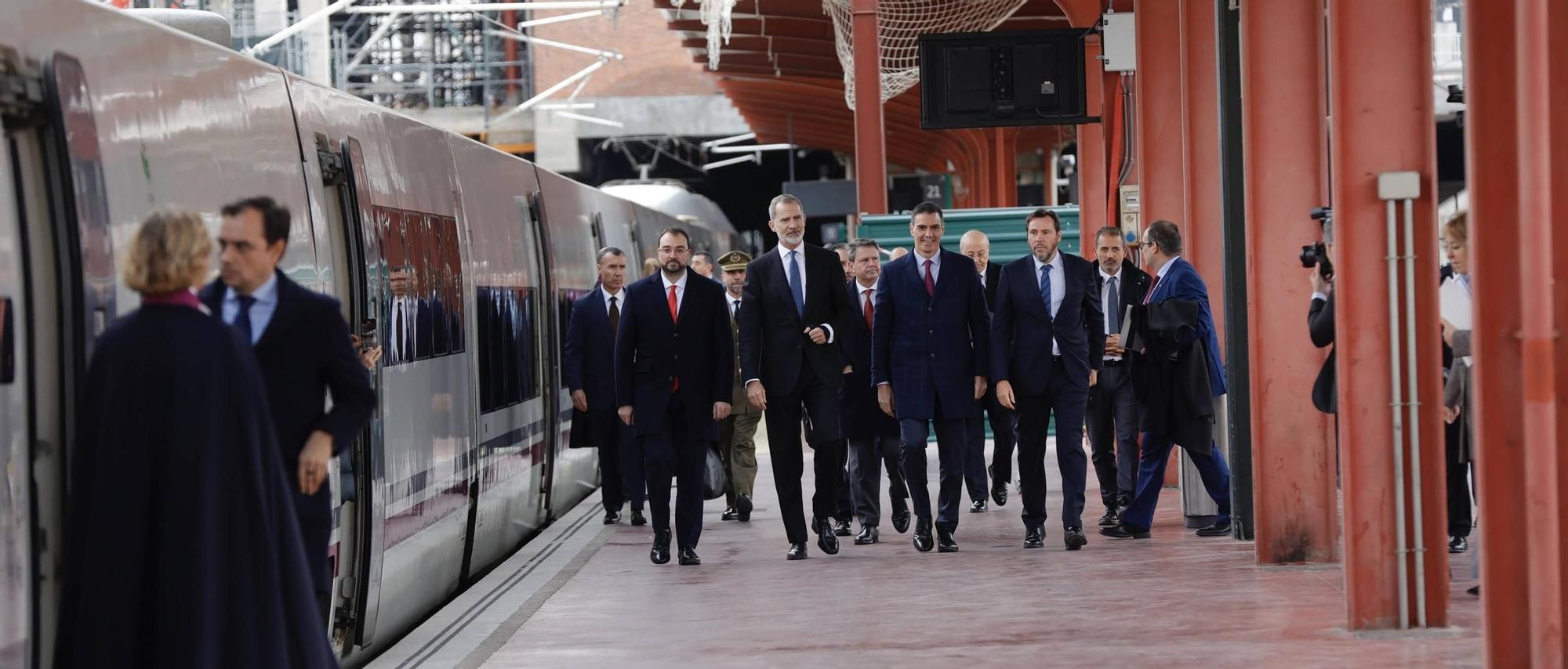 El AVE realiza su viaje inaugural de Madrid a Asturias