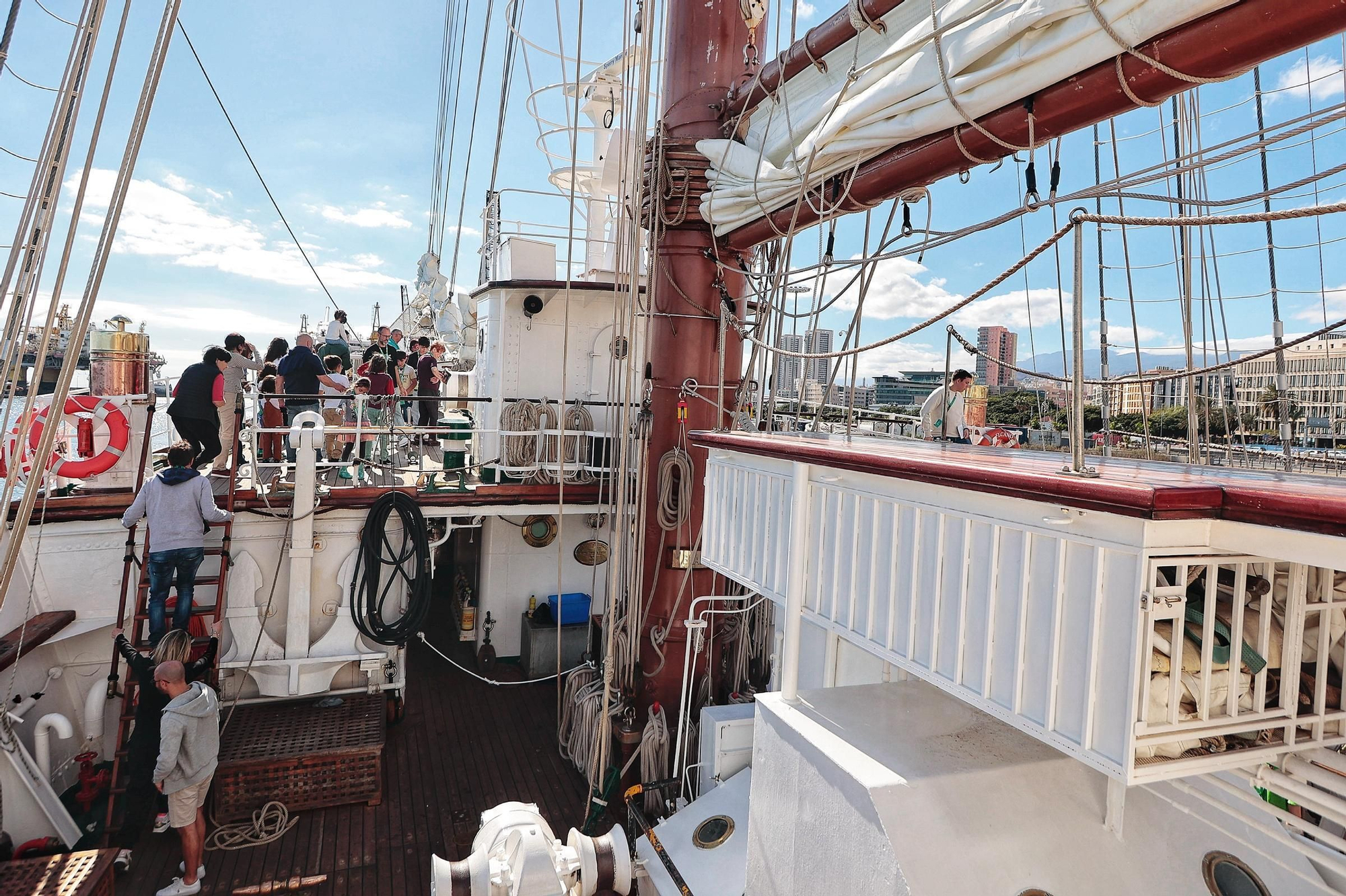 Queues outside the Juan Sebatián Elcano, the ship on which Princess Leonor was trained