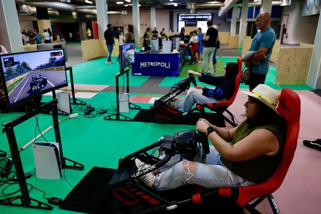 Del "Pac-Man" al simulador de Fórmula 1: la zona "gaming" se consolida como uno de los grandes atractivos de Metrópoli (en imágenes)