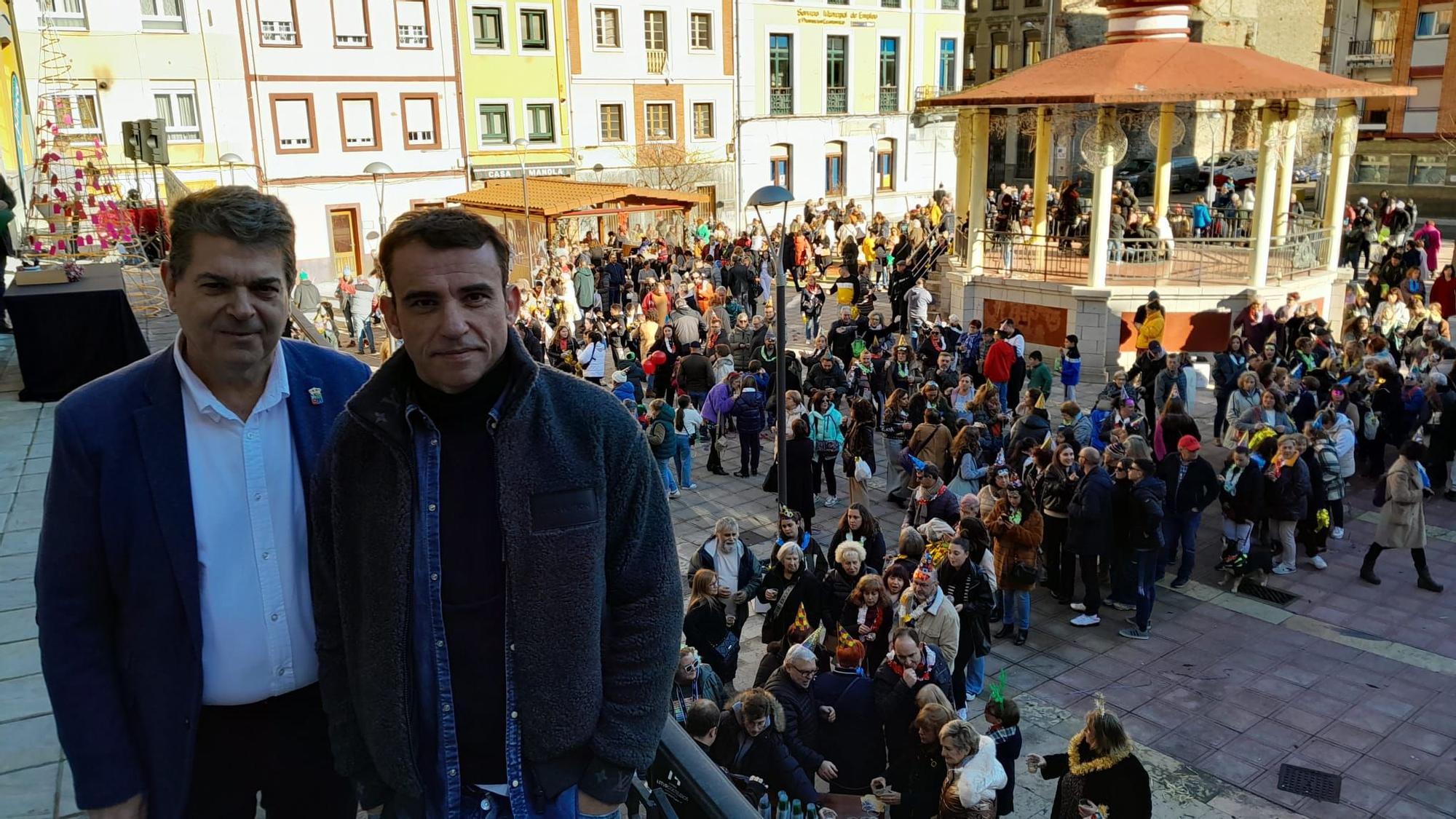 Así fue la Nochevieja anticipada en San Martín del Rey Aurelio: cientos de personas dieron la bienvenida al 2024 a las 12.25 del día 30